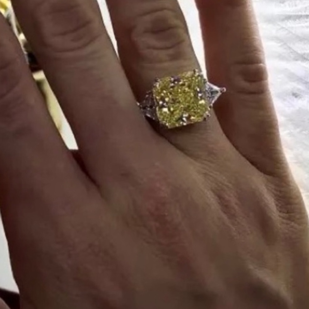 18k 6.5ct Canary Ring - Picture 5 of 15
